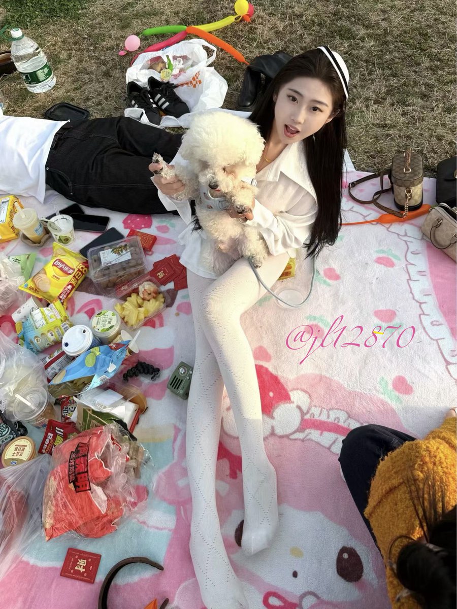 jl12870's tweet photo. 小杨想要被浓精射屏返图，求辱骂
#射屏 #合照 #反差婊 #肉便器 #骚货 https://t.co/8Y1mwG8Inu