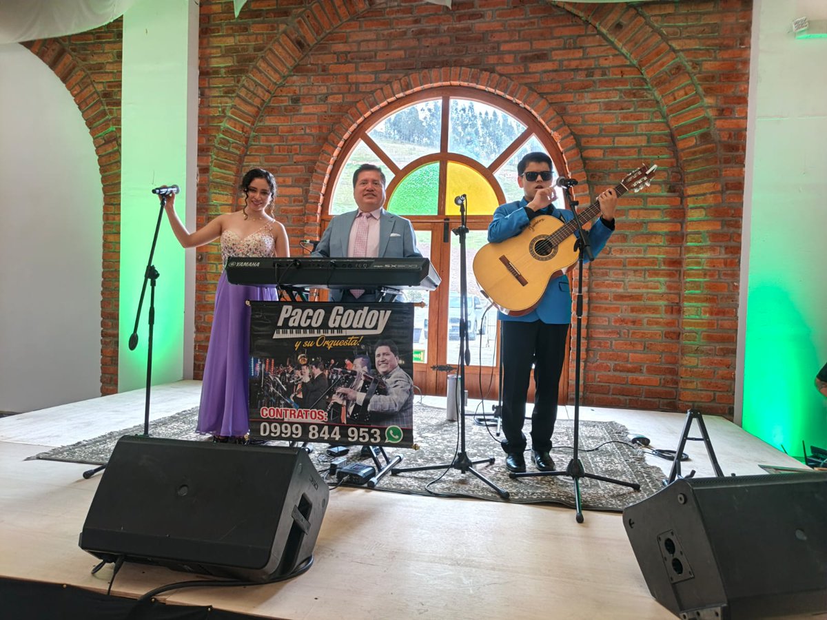 PacoGodoyMusic's tweet photo. Gracias Cuenca por llenar la Hostería "Caballo Campana" 
El homenaje a las madres salió un éxito 
PACO GODOY 
Nathaly Palacios 
Junior Cedeño https://t.co/eNSze1Xk8P
