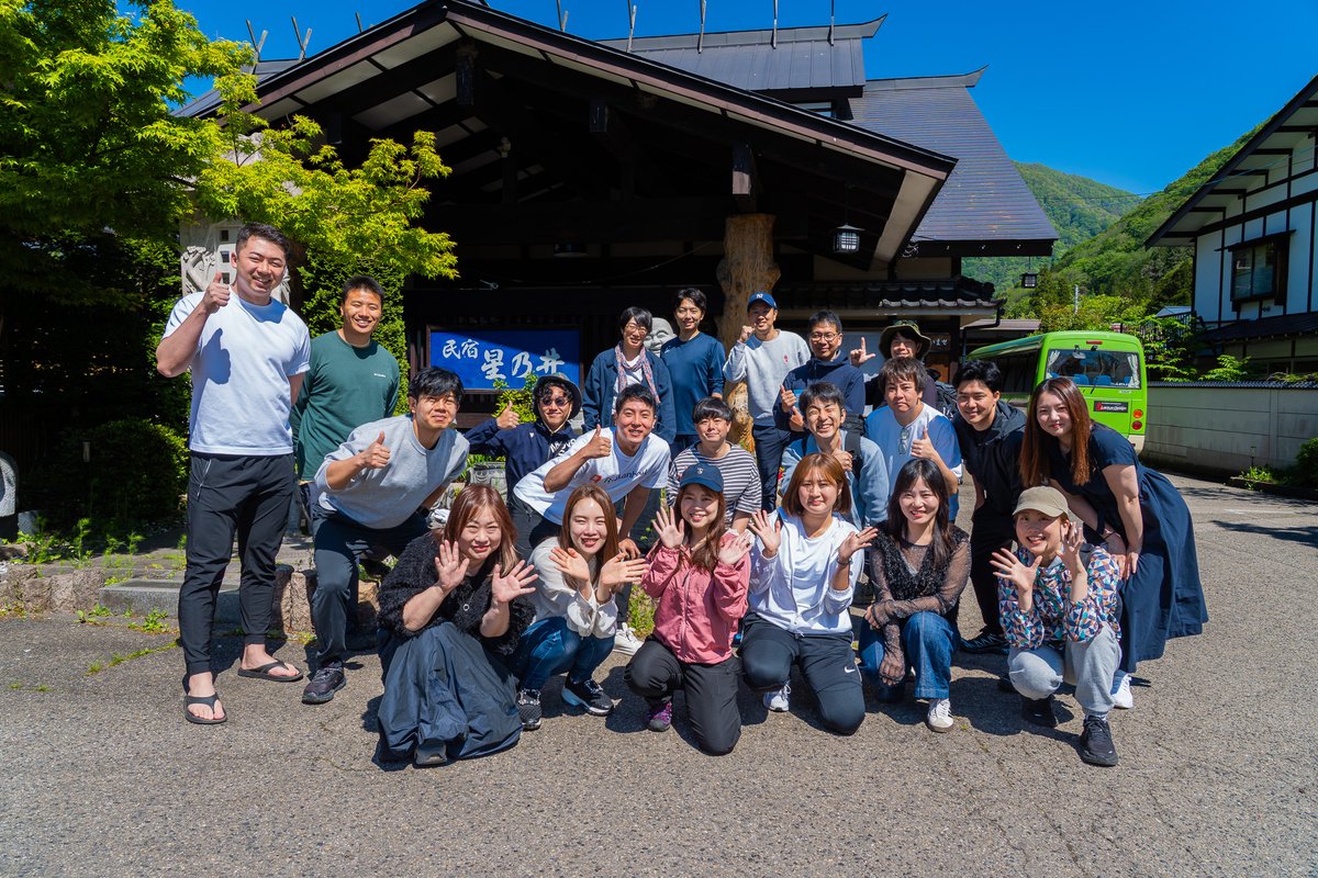 iam_y_osaki's tweet photo. 起業のきっかけになった「まごころの宿星乃井」で普段お世話になっている仲間を呼んだ合宿を開催しました！（今回3回目）。

AI時代こそ顧客に会いに行く重要度が高まっていると改めて思います。営業最強です。またトップが最もAIを触ることが大切だと改めて思いました。
ー合宿内容ー
・自分の3年目の成長と事業の進捗
・業界トップランナー3名による講義
・夕食、温泉、ナイトツアー
・エクストリーム温泉、会津若松ツアー2手に分かれての福島観光
飲み会を3段階くらい超えて仲良くなれるので合宿は最強です！