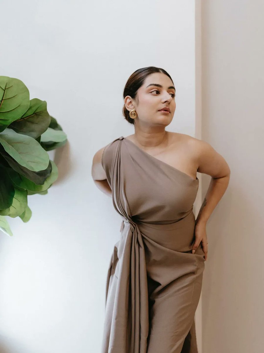 MsKodalu's tweet photo. When you finally realise that she is not a child artist anymore.

Drishyam fame Esther Anil thread 🥵🔥 https://t.co/2Z8VrlERBR