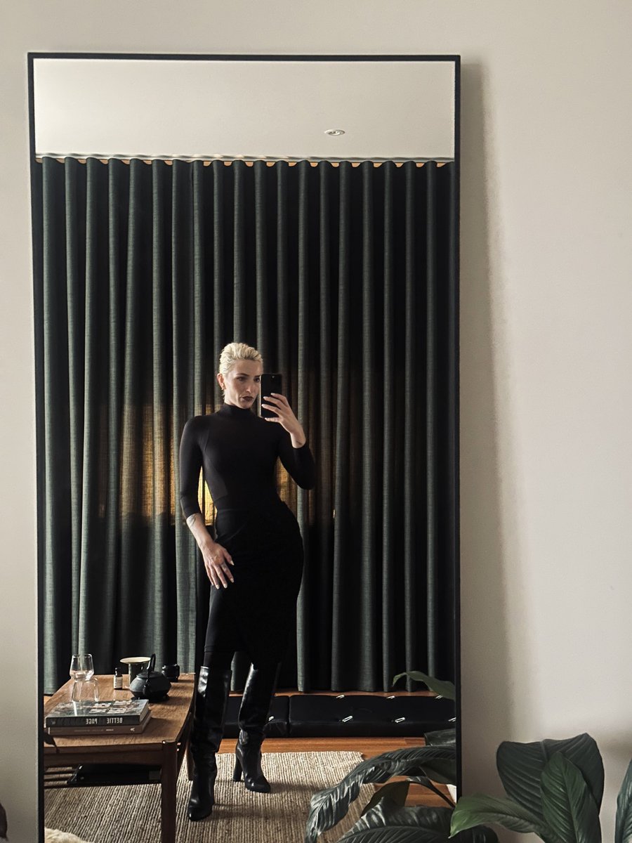 Verabeaufort_'s tweet photo. Boot weather has arrived in Melbourne. https://t.co/ymYT63jV6Y