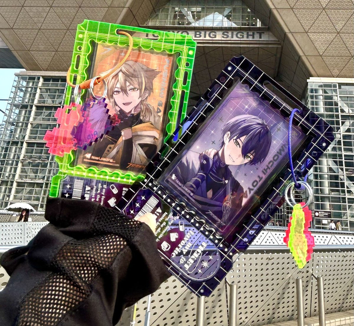 裏面の色がチケットの半券部分でしっかり見えるようにしている＆表裏で