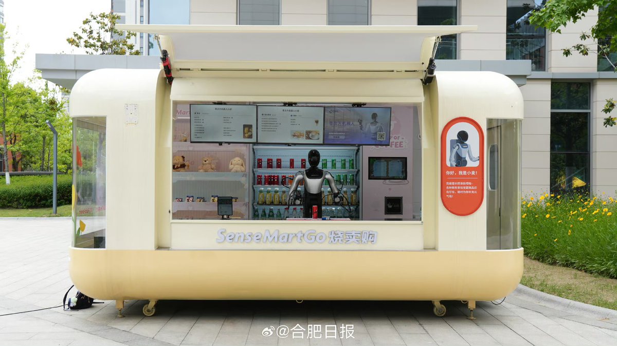 MarvelousAnhui's tweet photo. A tiny robot café has popped up in Hefei, Anhui 🤖✨
This 15 sqm little store has everything you’d want, drinks, coffee, snacks, and ice cream 🍦☕🍹
And yes, the coffee is freshly ground right on the spot 👀#RobotCafe #Future #China #hianhui #huitravel #huiculture #huitaste #AnhuiTravel #AnhuiVoice #AnhuiStory #ChinaTravel #ChineseCulture #ExploreChina #Anhui