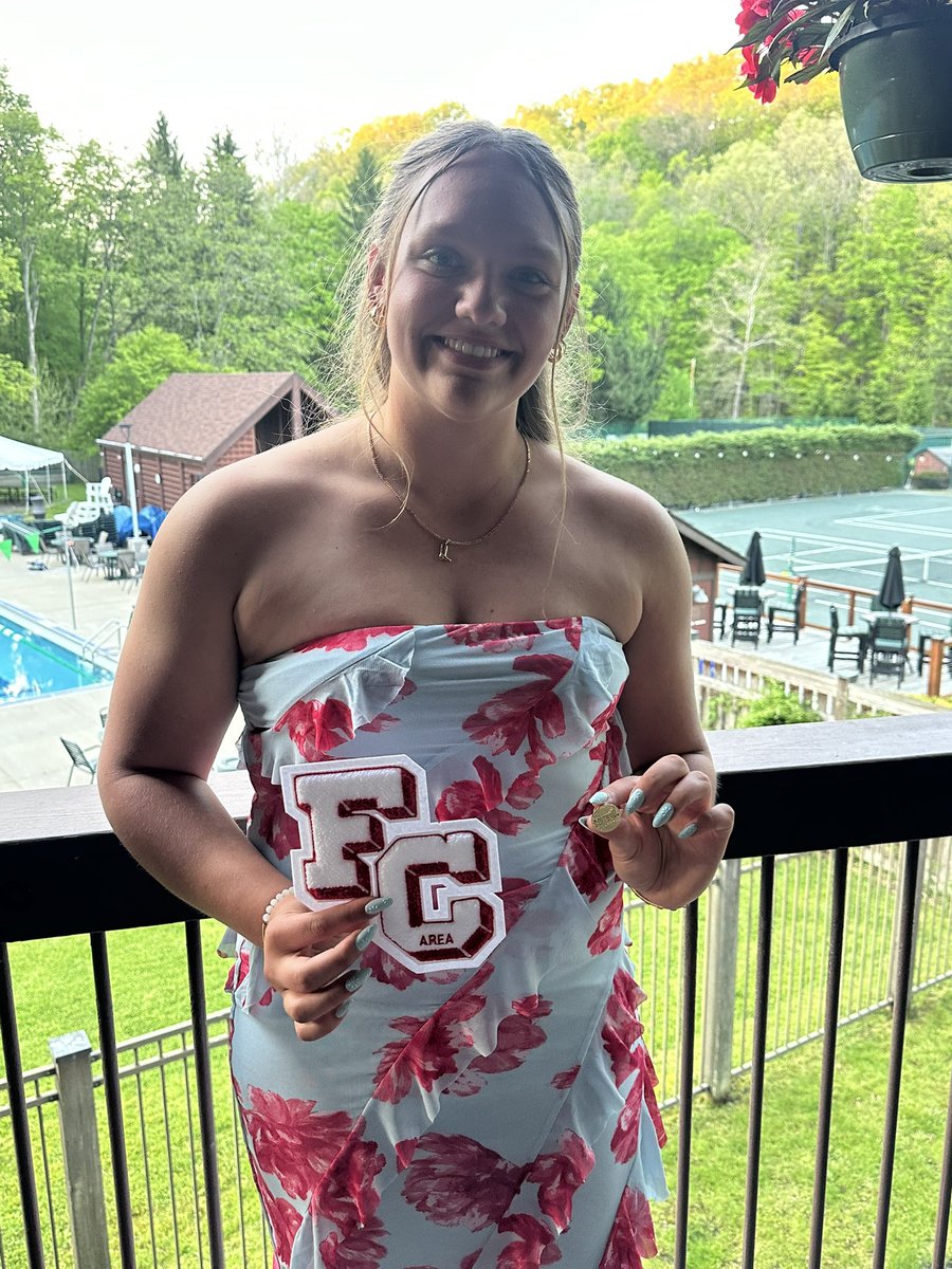LexiStabile29's tweet photo. I got the opportunity to Letter as a freshman and am so thankful for it. I also had a great time at the Fox Chapel Softball banquet! I had an amazing season with these girls and am so excited to play with them again. Time to go get em’ in playoffs!! 

#GOFOXES🦊 #Freshman #Classof2029

@fcfoxessoftball @CarEliteNCorg @EliteFusetti @PrepSoftball @PA_recruit @TOP_D1RECRUITS @DownSouthSBall @CoastRecruitsSB @SBRRetweets @NextPitch_SB @ExtraInningSB