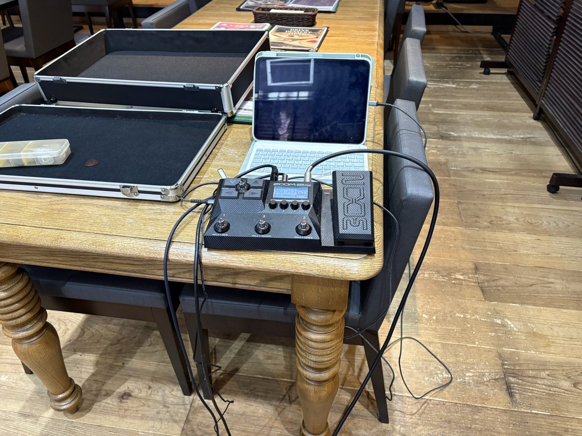 JimiPage2001's tweet photo. 休日出勤したけどやれる事がないので遊んでます😁 https://t.co/M4njdSmDha