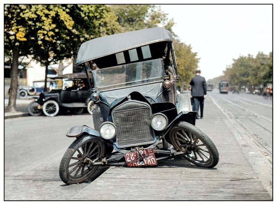 EchoesofWarYT's tweet photo. A crashed Ford Model T., 1922. https://t.co/YxqEGwKldg