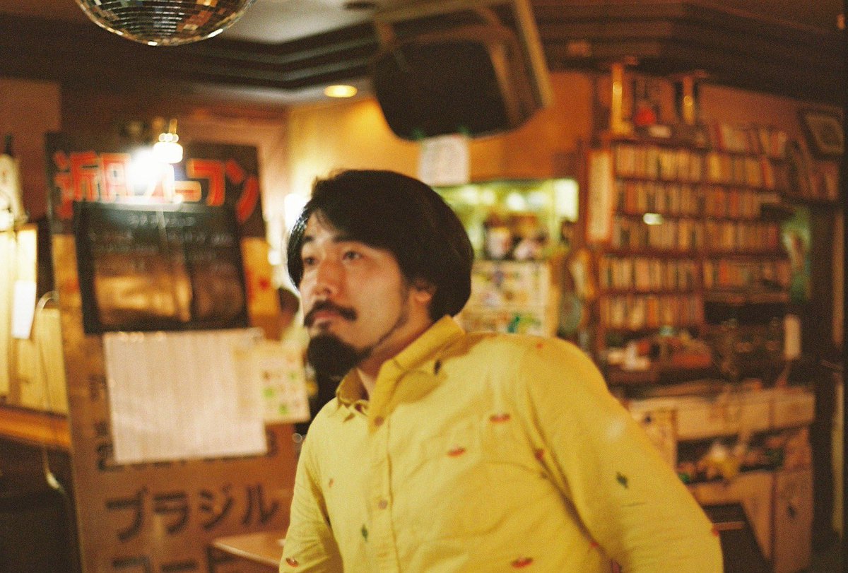 YasuiShunsuke's tweet photo. この日は会場に着いてすぐにフィルムが切れた。
てなわけでオフショットのみ！

On this day, the film ran out as soon as I arrived at the venue.
That's why there are only off-shots!

2026.4.25 空中カメラと名古屋に🚗
  「猫も杓子もvol.11」@金山ブラジルコーヒー https://t.co/Va3hxWutxG