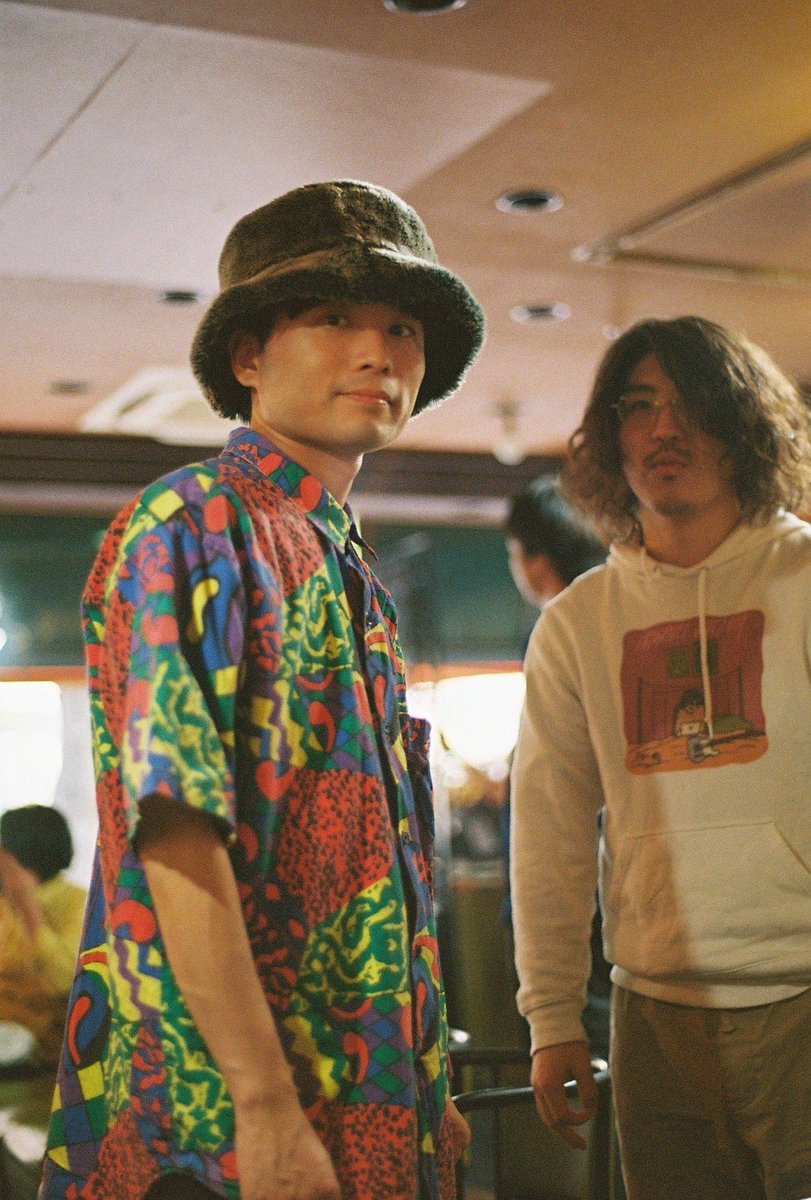 YasuiShunsuke's tweet photo. この日は会場に着いてすぐにフィルムが切れた。
てなわけでオフショットのみ！

On this day, the film ran out as soon as I arrived at the venue.
That's why there are only off-shots!

2026.4.25 空中カメラと名古屋に🚗
  「猫も杓子もvol.11」@金山ブラジルコーヒー https://t.co/Va3hxWutxG