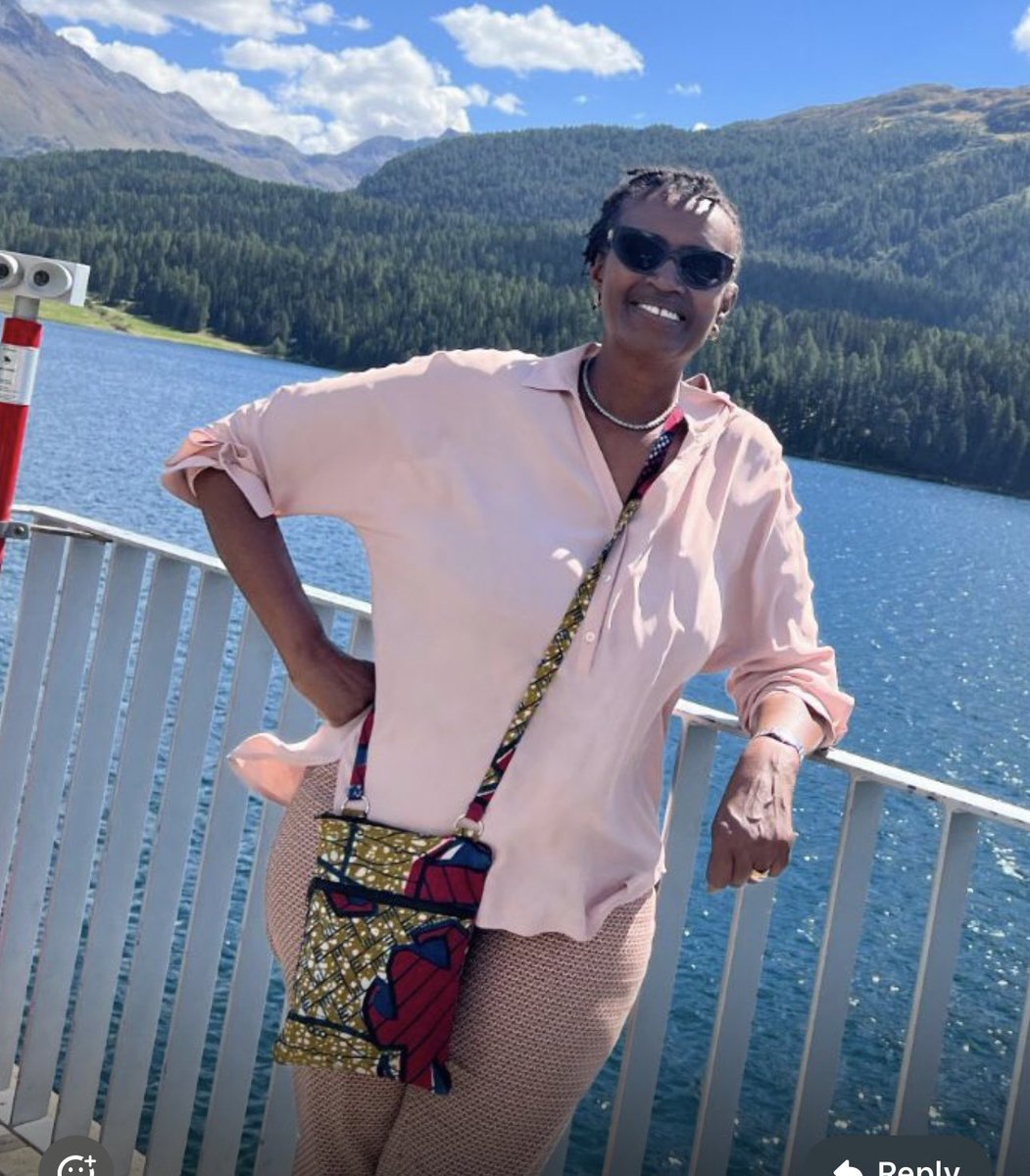 kikobero's tweet photo. @Winnie_Byanyima standing arms akimbo happy mother’s  day maama Anselm omu bwati❤️❤️ https://t.co/VMgHnS90Cb
