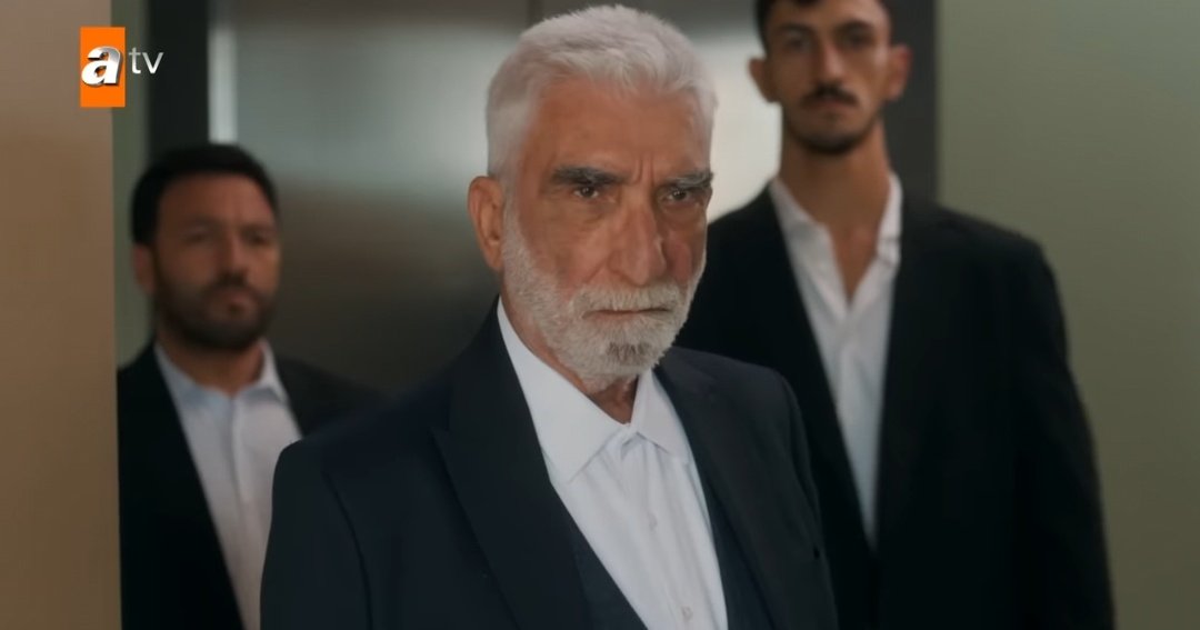 Il livello di esaurimento post #yargi #segretidifamiglia è talmente alto che tutti in questa scena abbiamo esclamato 
"Aaaaaa NONNO MERT" 
C'è chi lo ha fatto e chi mente mi dispiace 😂😍
#raccontodiunanotte
