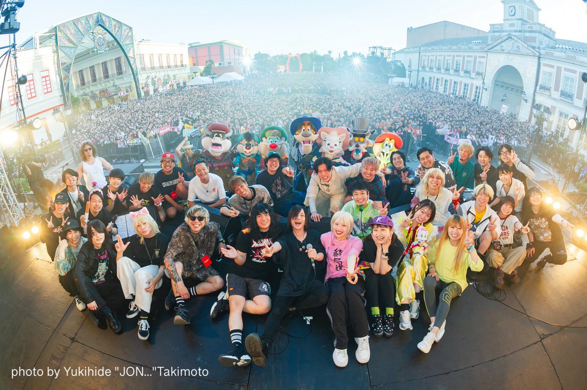 SSV__official's tweet photo. 昨日の #タンクフェス 2日目もありがとうございました！どのステージも爆発的な熱量🔥で圧倒されっぱなし！✨出演者やファンの方々の輝く笑顔と物凄いパワーや温かい絆、一体感に痺れました(*´˘`*)

唯一無二の最高のフェス！🇪🇸🎽✨✨志摩スペイン村でたくさん遊んでいただき、ありがとうござました🥘 https://t.co/hF0hWQY37c