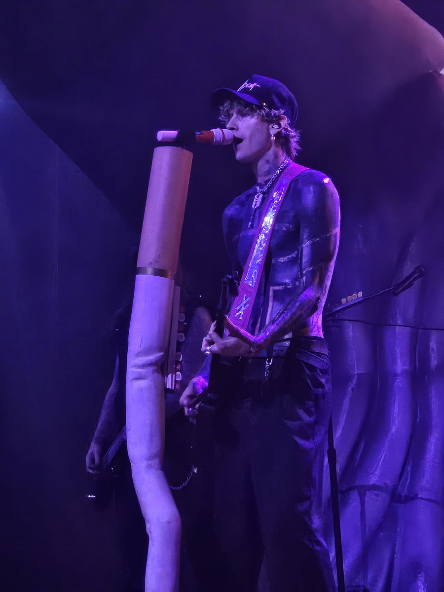 harleyjones_'s tweet photo. 35 days and counting until I'm back in my happy place with @machinegunkelly and the rest of the est fam. It's going to be a Lost Canadiana summer ❌️❌️ 😍 https://t.co/Q7hD7qEJ1w