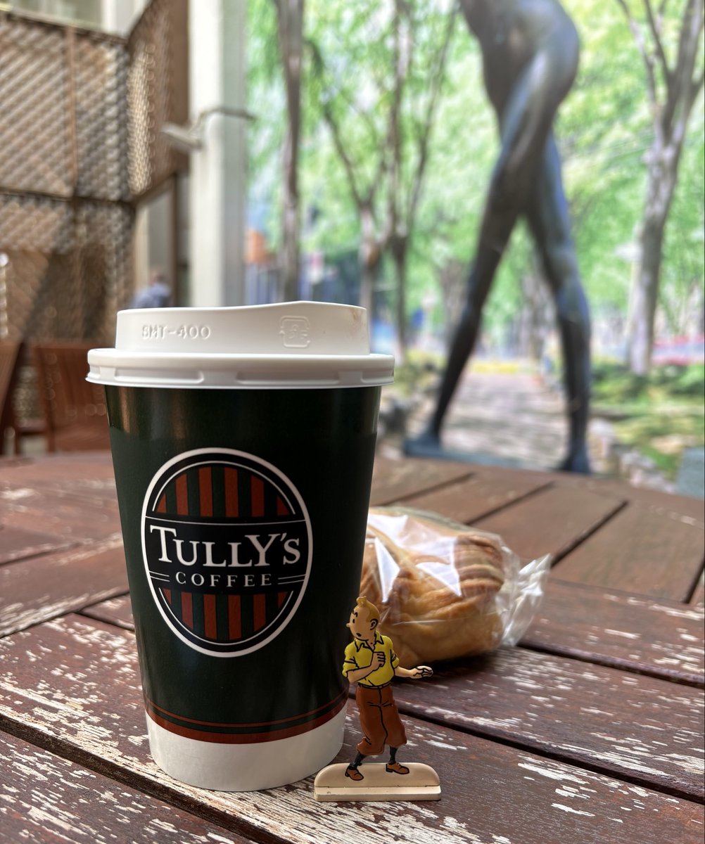 B_castafiore's tweet photo. 大学病院のTULLYずたいむ☕️
んーいい季節になってきたわん🥯 https://t.co/sPaxYmG1pd