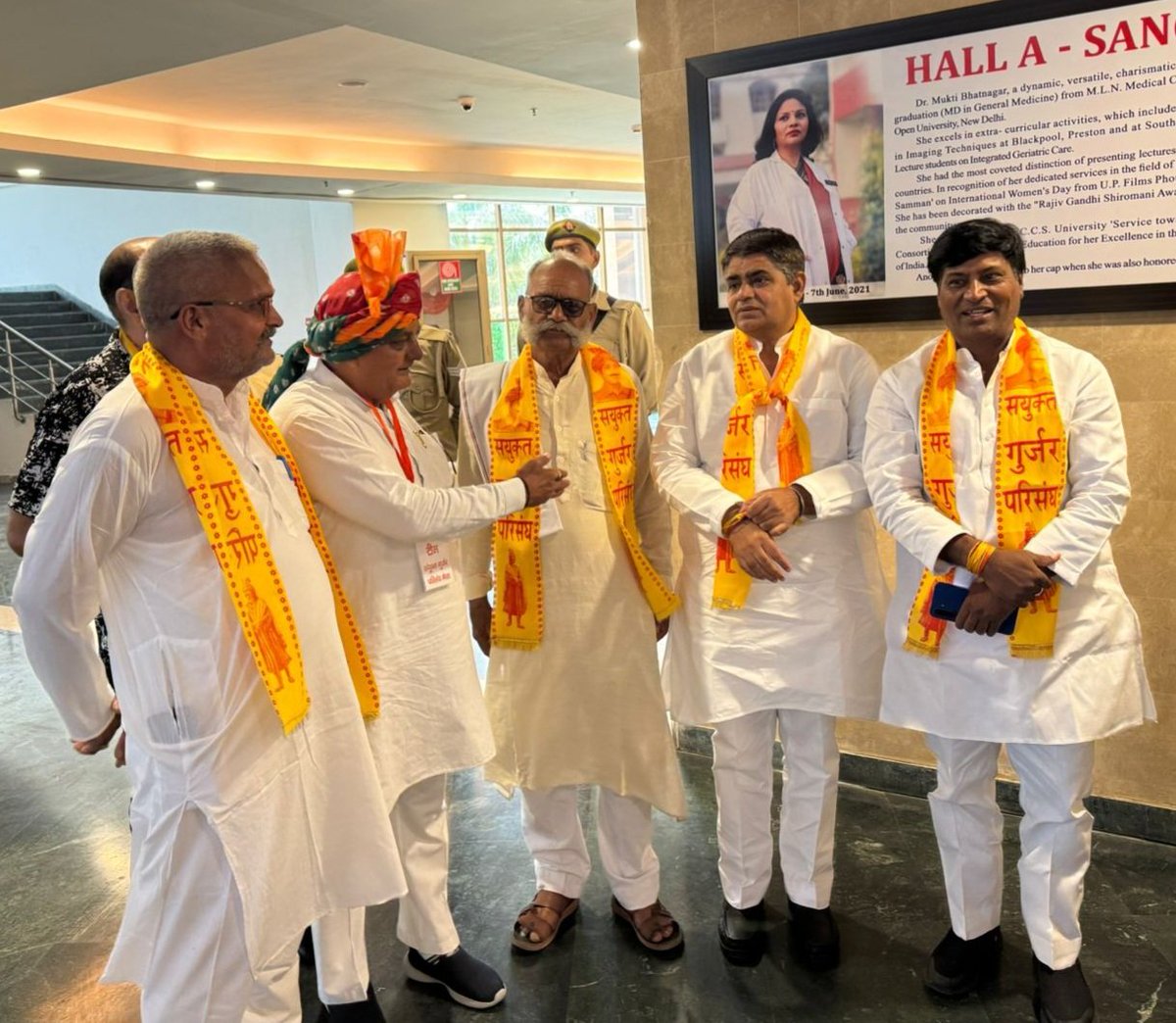 PawanGothra's tweet photo. आज 1857 की क्रांति के महानायक अमर शहीद कोतवाल धनसिंह गुर्जर जी की स्मृति में आयोजित सुभारती विश्वविद्यालय में 
“गुर्जर जनजागृति सम्मेलन” में सम्मिलित होकर वीर सपूत को श्रद्धापूर्वक नमन किया।          वीर बलिदानियों को शत-शत नमन।
#dhansinghkotwal #शहीद_कोतवाल_धनसिंह_गुर्जर_जी https://t.co/4rUKpIuYtl