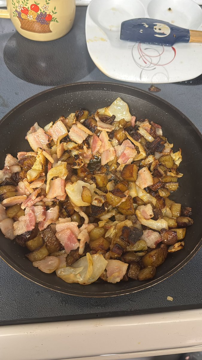 Tankdad84's tweet photo. Left over cabbage and potatoes with some bacon from my corn beef and cabbage prep https://t.co/T03O1Vh1yg
