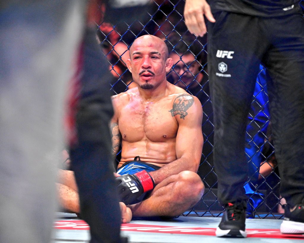 AMARU_KAKUTOUGI's tweet photo. 1年前の今日⌛️ #UFC315

アイマン・ザハビに判定負けをしたジョゼ・アルドがグローブをオクタゴンの中央に置き、MMAキャリアに終止符を打ちました… https://t.co/F05UoGeIIK