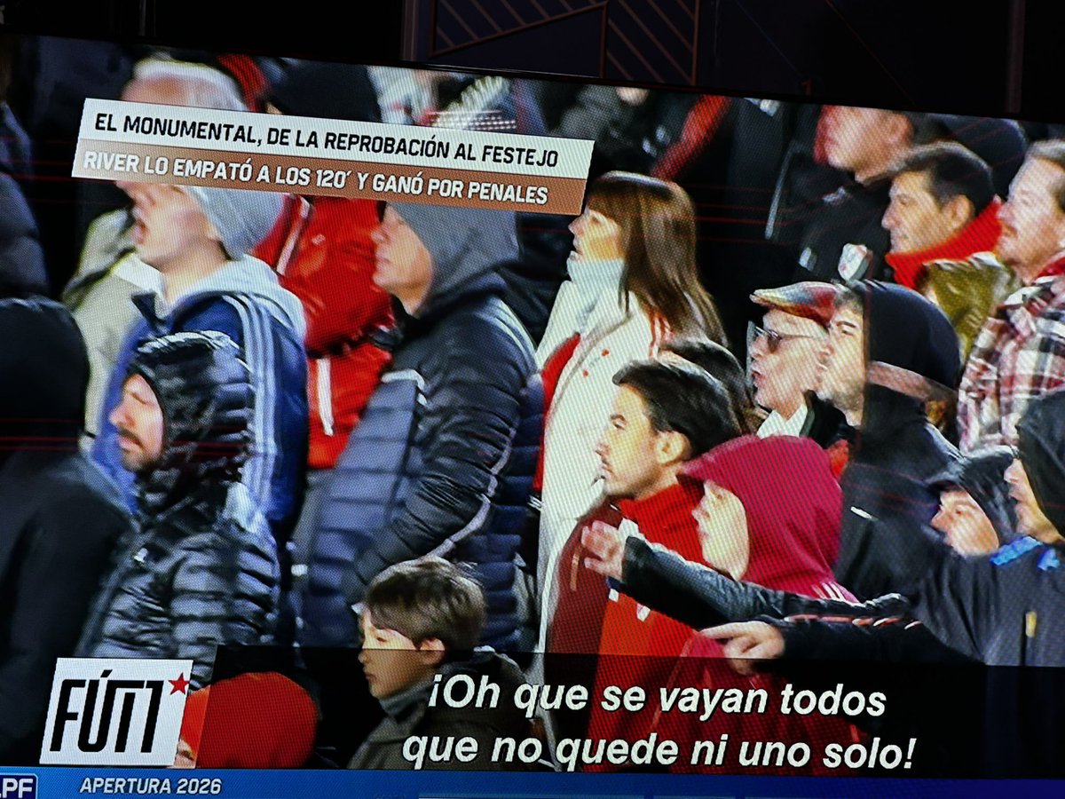 La imagen de Quintero puteando a la platea con su gol tras el “que se vayan todos” queda en la historia.
Ayer mencioné al jugador número 12 y cosas que deberían replantearse en el mundo Boca.
Hoy es imposible no hablar del “jugadores la concha de su madre” tras el segundo gol de