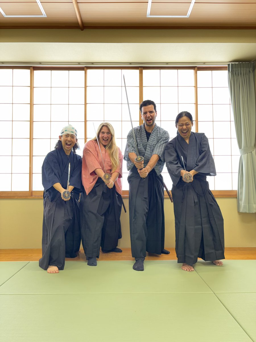 ichido2016's tweet photo. フランスから侍体験80分のプライベートクラスへ

侍好きの彼へ、
誕生日プレゼントとして
この体験を選んでくれました

刀の説明に興味津々で、
レッスン後には
「居合刀が欲しい」
と言うほど、さらに刀が好きになったようです

誕生日という大切な時間を
一緒に過ごせて嬉しく思います https://t.co/V3yAbVBgRZ