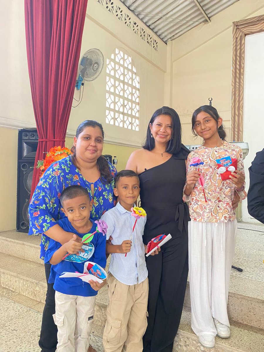 primeraduran's tweet photo. R͟e͟c͟o͟r͟d͟a͟m͟o͟s͟ lo que fue nuestro último servicio especial por el Día de la Madre 👩‍👧‍👦

Fue un gran día en la IBPD junto a mamá 💐

📌 Una vida redimida para la Gloria de Dios – Ps. William Alvarez

#HaceUnAño #CelebramosAMamá #DomingoEspecial #IBPD2026 #SirviendoAlEternoDios https://t.co/mzLIciCFaI