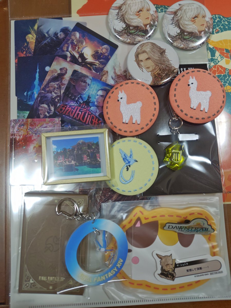 Lapius_FF14's tweet photo. 先日の光の戦士の軌跡展にて缶バッチがダブる奇跡🤣ミソロジーのトランプは嬉しい🥰 https://t.co/MrBzO7gEsW
