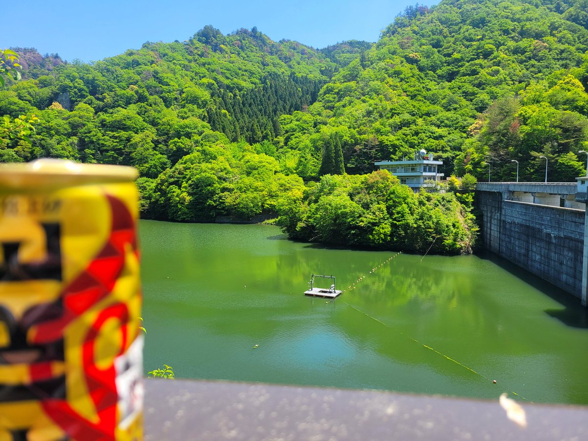 hiroyuk08719013's tweet photo. 最近めっちゃ気候ええのにバイク乗れてなかったけど今日も気持ち良い☀️晴天は赤が映えますな（笑）
それにしても山&amp;ダムは癒されます⛰️😆昼飯時間だぁ🍱 https://t.co/Ll9GjT0H2G