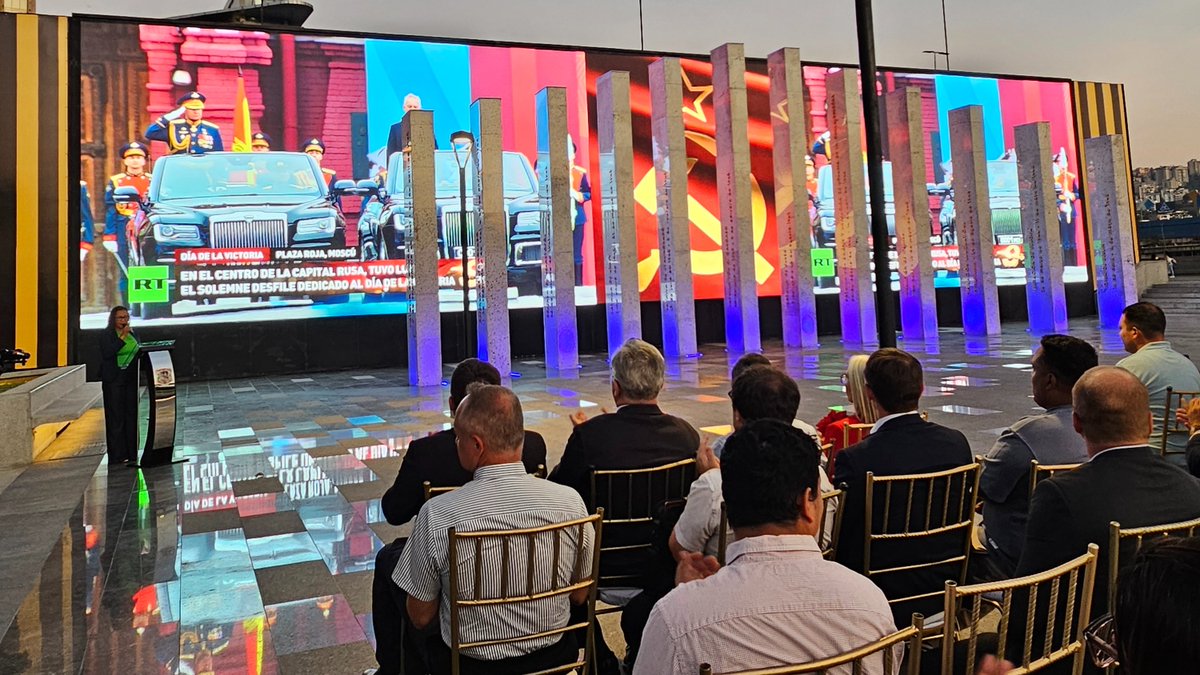 EmbajadaRusaVen's tweet photo. ⭐️ #Victoria81

El 9 de mayo, en la Plaza de la Victoria de Caracas, se celebró la proyección nocturna del documental «La toma del Reichstag y la caída del nazifascismo», dedicado a la heroica hazaña del pueblo soviético y a la Victoria en la Gran Guerra Patria. https://t.co/7kW82DtFVO