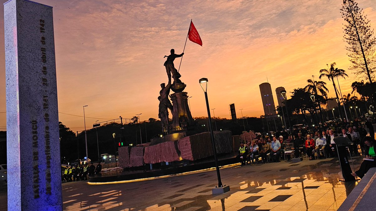 EmbajadaRusaVen's tweet photo. ⭐️ #Victoria81

El 9 de mayo, en la Plaza de la Victoria de Caracas, se celebró la proyección nocturna del documental «La toma del Reichstag y la caída del nazifascismo», dedicado a la heroica hazaña del pueblo soviético y a la Victoria en la Gran Guerra Patria. https://t.co/7kW82DtFVO