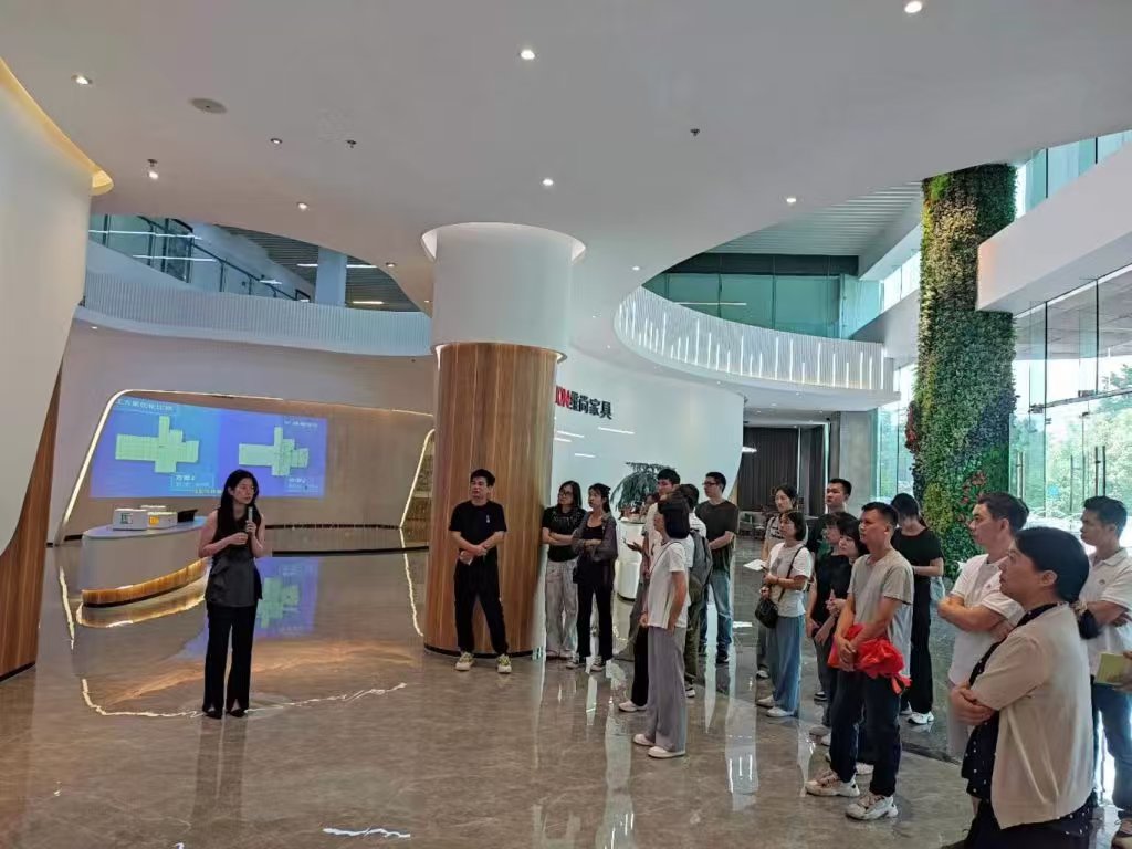 _nfzb1993's tweet photo. Industry learning in action! ✨

Our Nanfang team completed a successful supply chain study tour, visiting three leading decoration material and furniture manufacturers.

We're committed to growing with our industry.

#ManufacturingExcellence #WoodGrainDesign #IndustryLinkage https://t.co/ordD2ep7YG