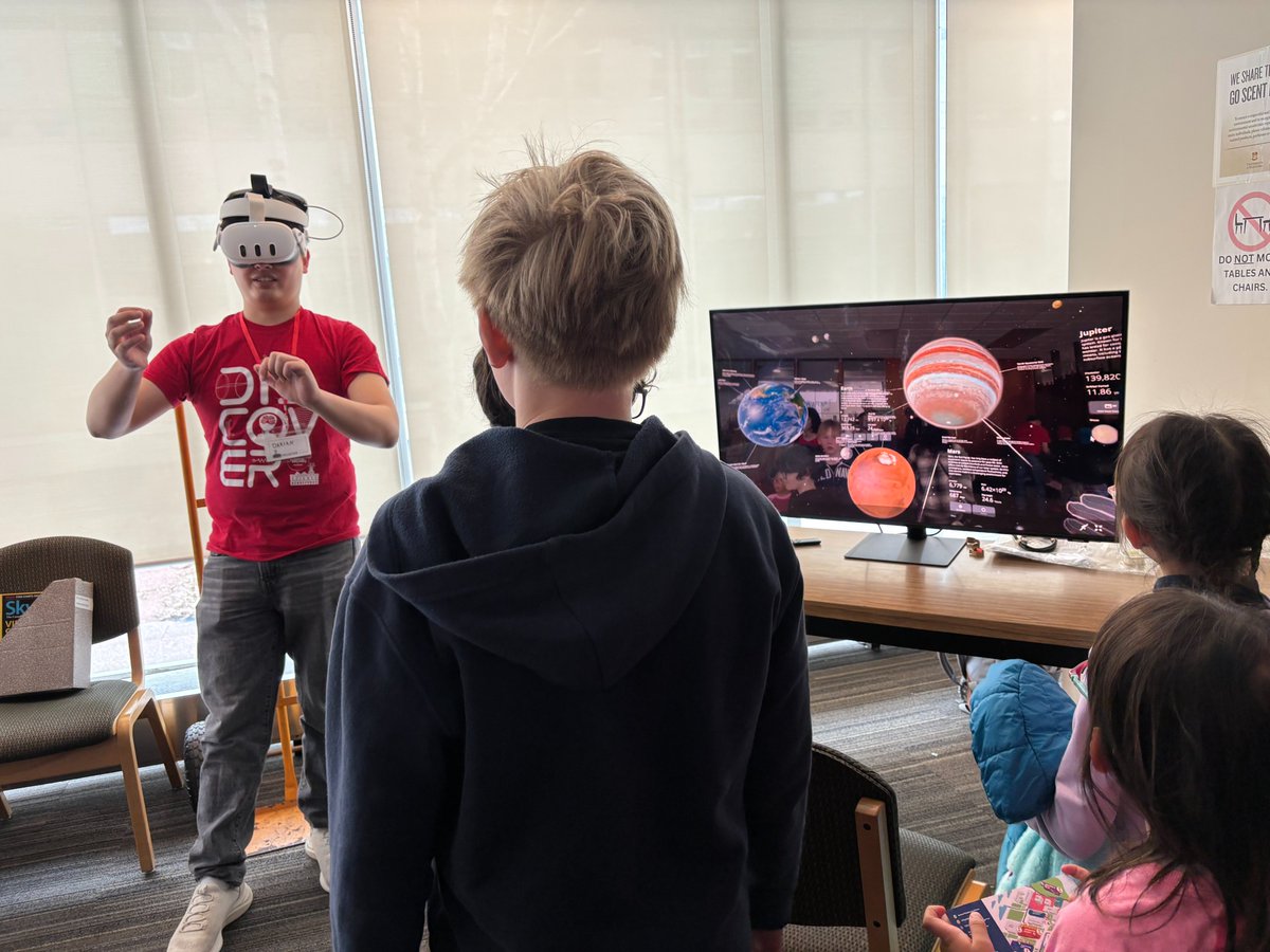 RASC_Winnipeg's tweet photo. RASC Winnipeg @ Science Rendezvous 2026

https://t.co/vJ4SBRPciU

#rasc_winnipeg #sciencerendezvou #umanitoba #astronomy #winnipeg #manitoba #STEM #STEMForKids #RASC https://t.co/5MItKTvnTL