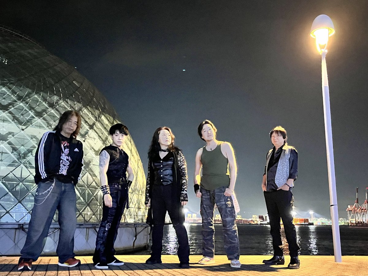 m_pro_official's tweet photo. 5人揃ったM-PROMINENCE。
やっと新しいアー写を撮って来ました。やっぱりアウトドアにて。

開放感でもあるのか、男子(!)たちがわちゃわちゃして言うこと聞いてくれなかったです（笑）

ちょっと男子ー、ちゃんとしてー(みきてぃ) https://t.co/MkS29H47Q0