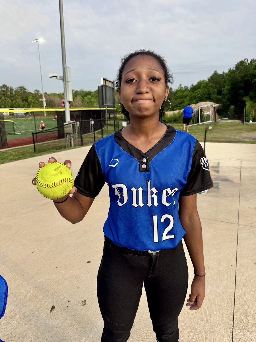 ToriAllen2030's tweet photo. Hit my first over the fence homerun this weekend. Looking forward to getting back on the field this friday with @DukesFlowers in TN.

@HeyItsCoachK 
@Coach_Avant https://t.co/kOAYkwOC8Y