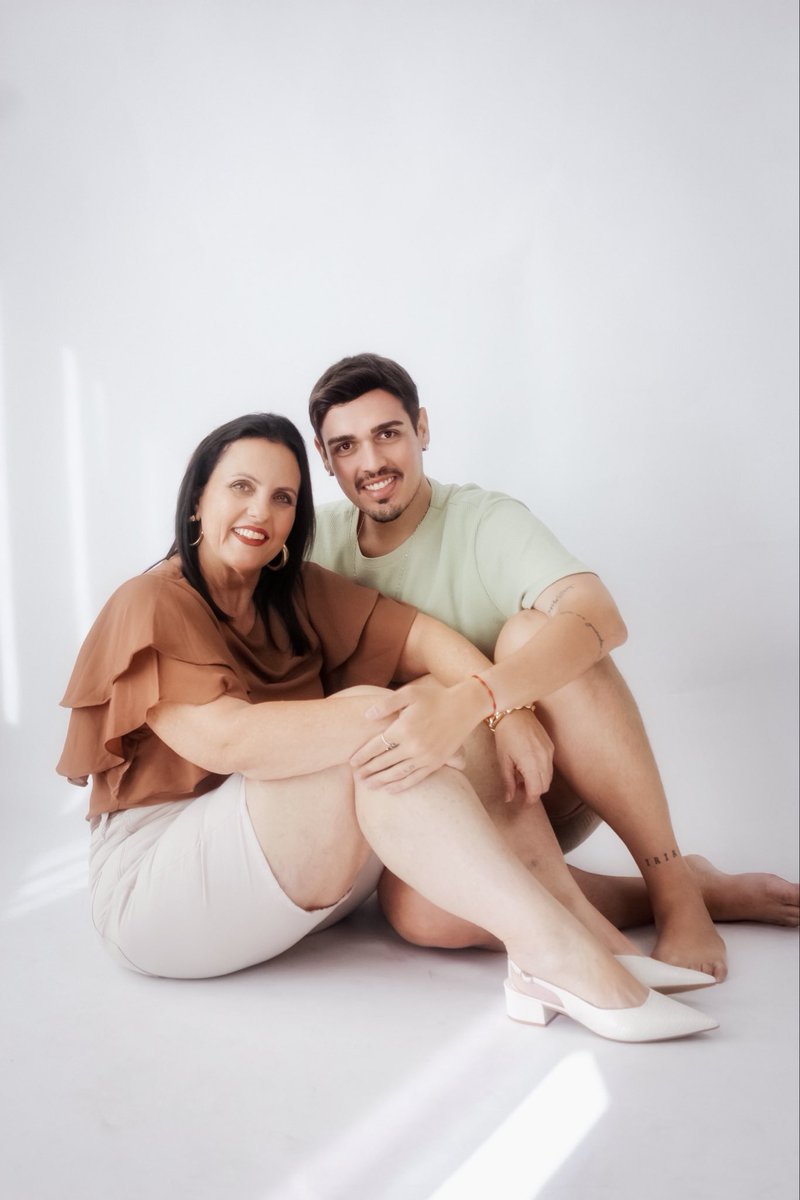danpassamani's tweet photo. Te amo uma vida inteira e mais quantas forem necessárias! Feliz #DiaDasMães 💛✨ https://t.co/4qKCS8ne0U