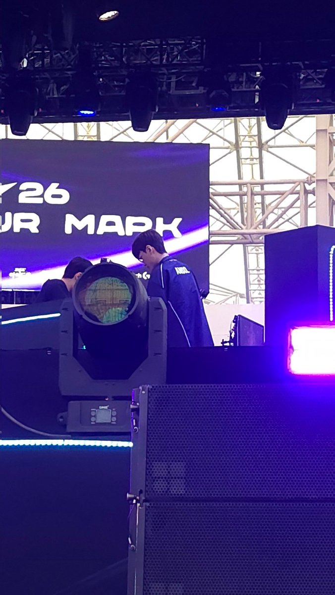 Rinnn852's tweet photo. @xinhderella19 Hello!! this is my view from VIP3 .
almost all zone cannot see players due to the stage design having a huge block back in player's seat 😂😂😂😂
even I sit at the first row, can only see 2 support players when I stand up. It is extremely silly. https://t.co/620w3ptvtU