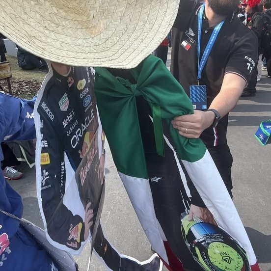 mycamilula's tweet photo. “only girls like the chestappen ship” 

y’all sure about that??? 😭 #f1 https://t.co/KXSEAYzq5f