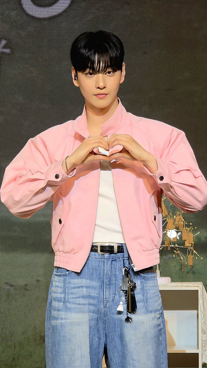 jimi6877's tweet photo. 260510 차주완 🎂
찻잔반 생일파티 밤공 빙고✋️~
#차주완 #CHAJOOWAN https://t.co/U88BIzxNsq