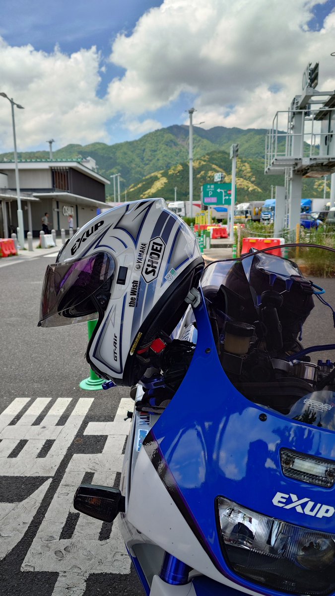 kazu1200_SR's tweet photo. 帰宅途中。
#FZRミーティング #FCOJ #YAMAHA #YAMAHAバイク #FZR #FZR1000 #3GM #FZRだから https://t.co/k5rdEkjC6m