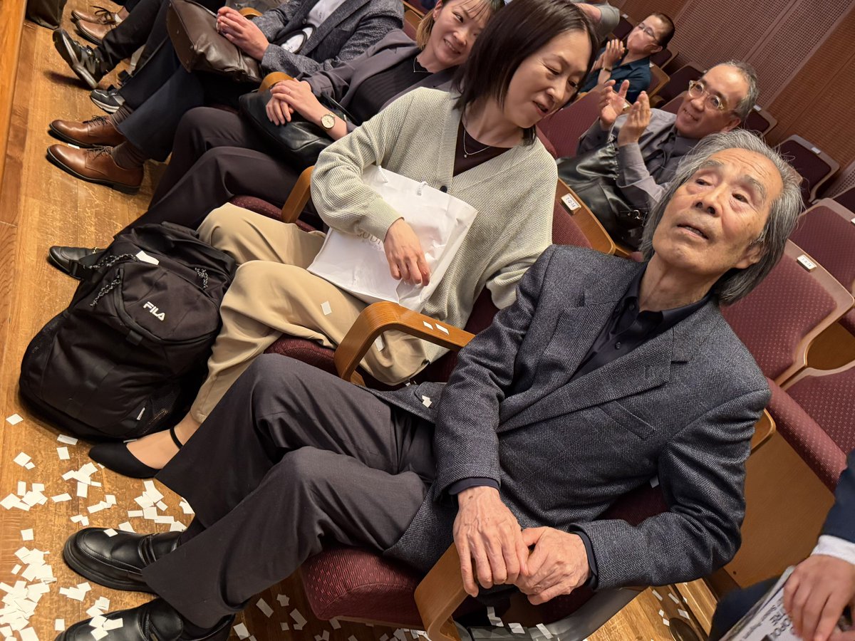 taki_614's tweet photo. 僕『僕も30年かけて交響的変容つくります』

娘さん『30年後は幾つになりますか？』

僕『ちょうど58歳くらいです』

先生『とても良い時期に完成できますね』

…頑張ります∠( ﾟдﾟ)／エ ﾞｪｰイ！ https://t.co/1Gy6lCxpkj