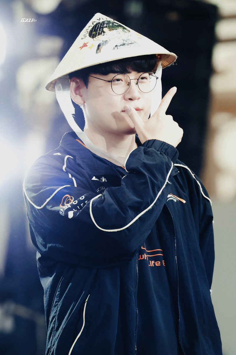 bgungarchive's tweet photo. 260510 키움 DRX 홈프런트

구구구구마유시ㅣㅣㅣ><♡♡

#구마유시 #이민형 #GUMAYUSI https://t.co/GY0Ofg8bPl