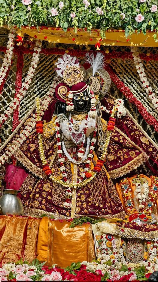 babakhatushyam's tweet photo. श्री बांके बिहारी जी के श्रीधाम वृंदावन आज के प्रथम दर्शन। 11 मई 2026 https://t.co/7ROKUmNugM