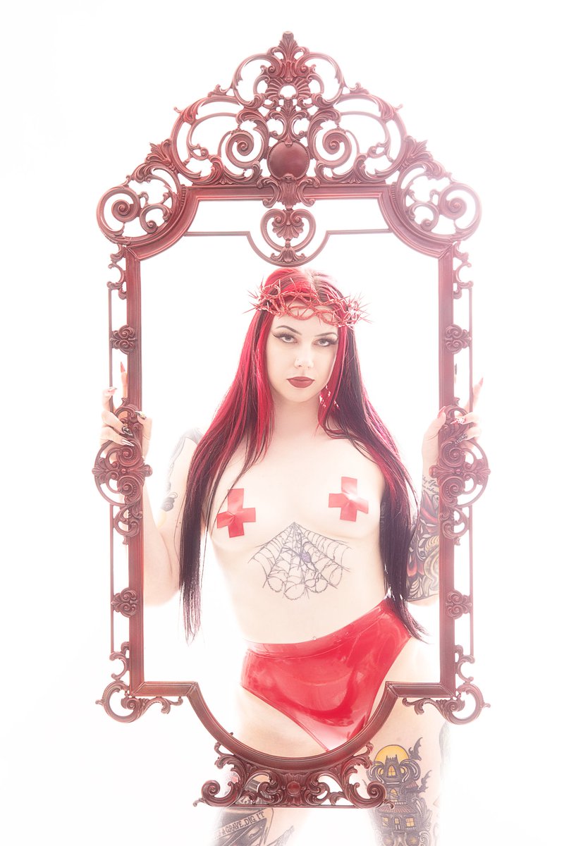 machine_bonesx's tweet photo. So I guess I'll post here more often since IG basically flags anything I post even though. These shots of the incredible @elle_venom https://t.co/bvLI9bQlV5