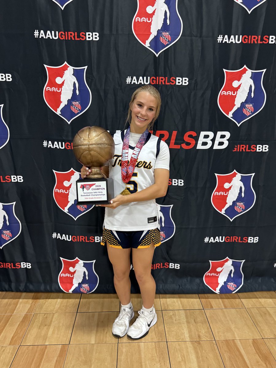 KelleyC78725767's tweet photo. AAU State Champions 💪🏼
#KnowTheName #ReeceCollins 
@TrottersJW2628 @university
@HogEyeSports @hogeyehoops 
@CoachRickReeves @BerryWBB 
@Coach_Jay32 @LeeUWBB @CoachKmitch https://t.co/OrQzSPBDKz