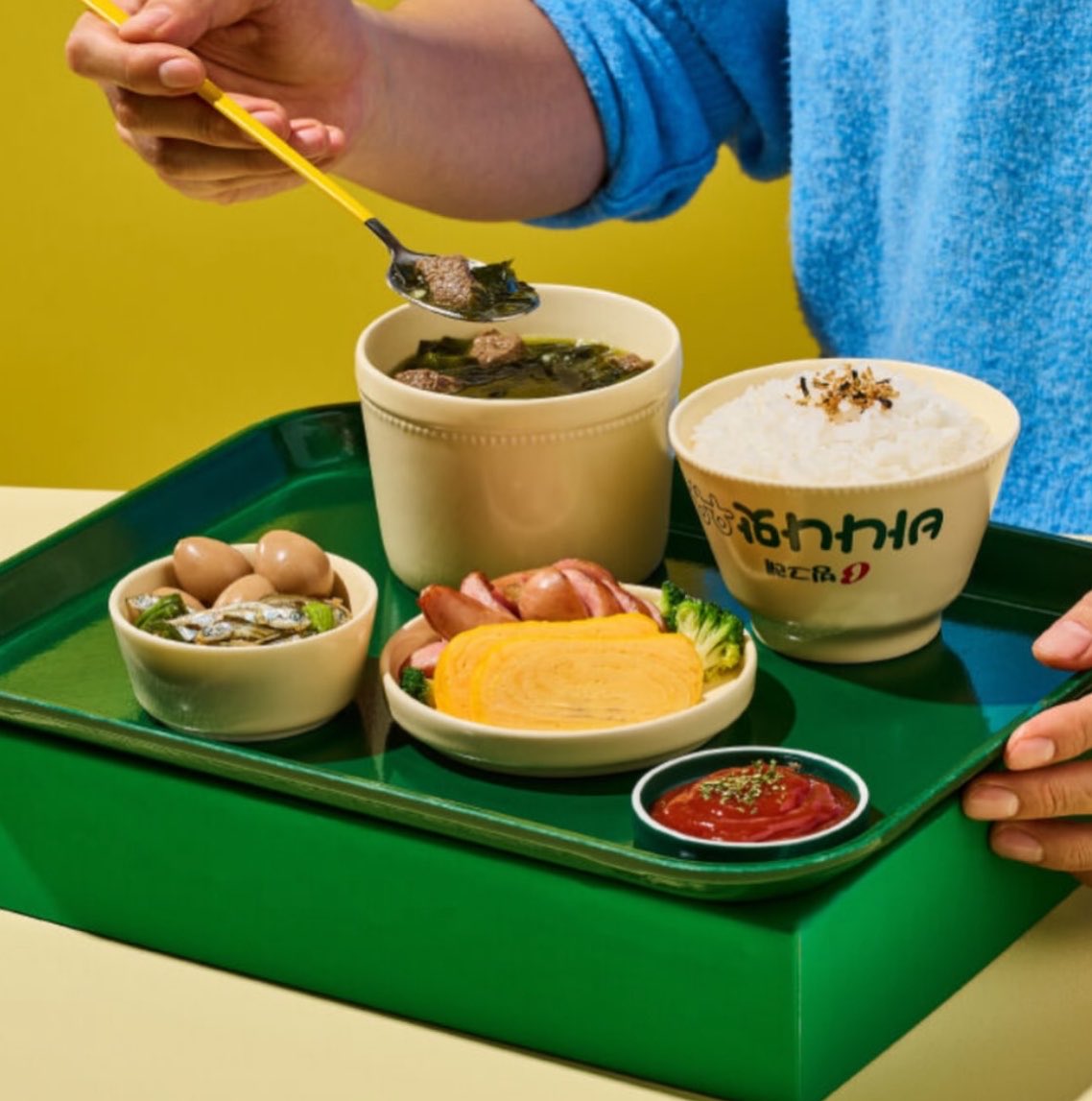 この形、見覚えありませんか？? ​韓国の「バナナ味牛乳」の 食器 