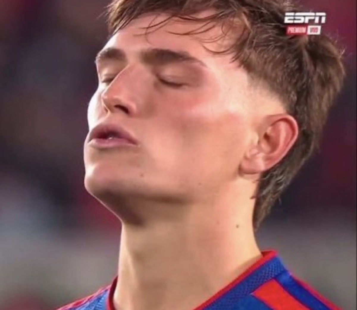 romario69's tweet photo. La arenga de este tipo en los penales a sus compañeros:
“No tenemos NADA q perder…”
Lo quiero lejos….🤬🔵🔴 https://t.co/u2LQ9zXdb4