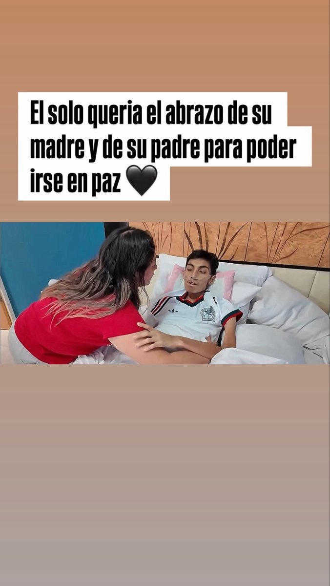 WendyCastillo90's tweet photo. El solo queria el abrazo de su madre y de su padre para poder irse en paz 🖤 https://t.co/E5KL3C1aba