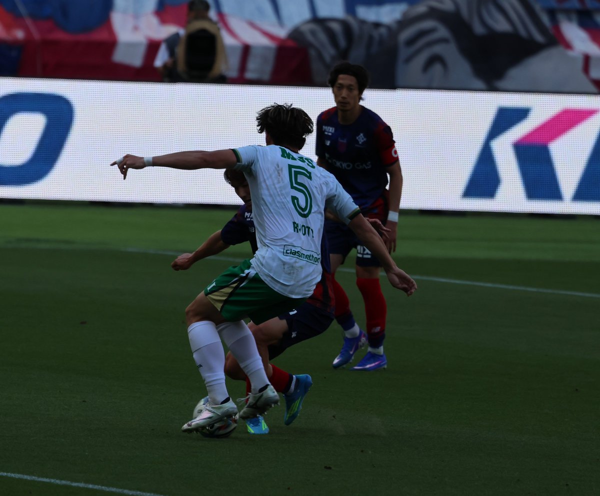 verdy0504's tweet photo. ボール奪取からテクニカルなプレーを披露する井上くん！！

#verdy https://t.co/xlGCxF596T