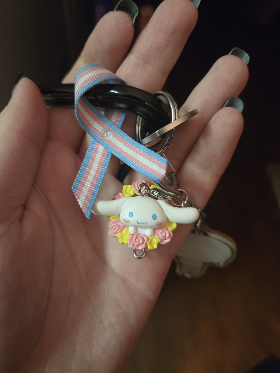 catwithbong's tweet photo. chloe is trying to get me addicted to blind boxes anyway look at these cuties I got https://t.co/xOihfFgttv