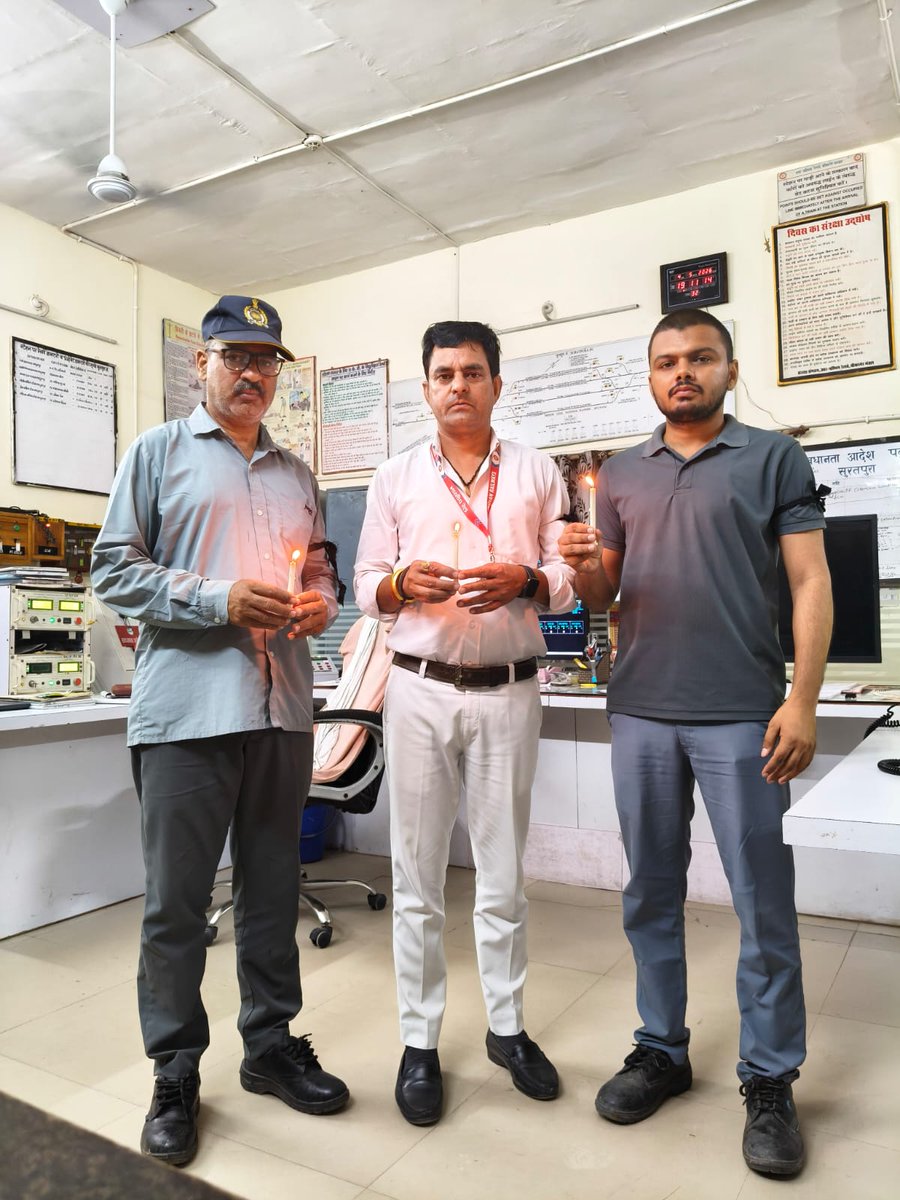 95198077adbf475's tweet photo. न्याय हमारा हक है और हम इसे लेके रहेंगे। हम एक थे एक है और एक रहेंगे।
We want justice, we demand CBI enquiry
@AshwiniVaishnaw @RailMinIndia @NWRailways 
#JusticeForStationMaster
#JusticeForRailwayMan https://t.co/uAgRb0F5lq
