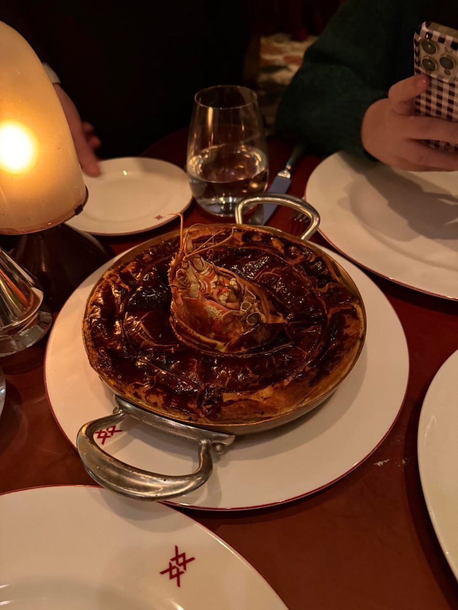 Grancserra's tweet photo. Enjoying a wonderful dinner with friends! Delicious food, great company, and good vibes all around. 🥗🍽️✨

 #Restaurant #Gathering #DiningOut #Friends https://t.co/YobztJAzTl