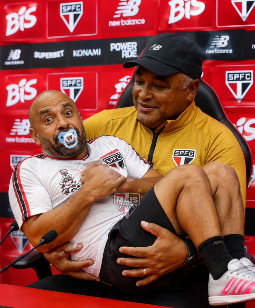 O_SPFC_Soberano's tweet photo. A Torcida Dependente segue em silêncio sobre o caos que está o futebol do SPFC. A hora que der uma M3RDA grande, como sempre, aí vão aparecer com uma nota fingida e ainda vai ter tonto achando que eles que tiraram o técnico...

Não e$queçam... https://t.co/kQjM4Vtj9v