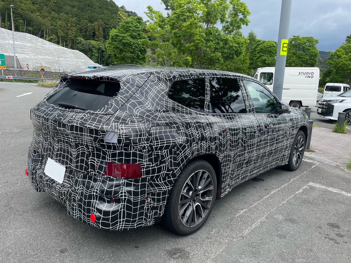 Fk7Honda's tweet photo. コレはなんだろか？
BMWは間違いない。 https://t.co/xOtt0IJBng